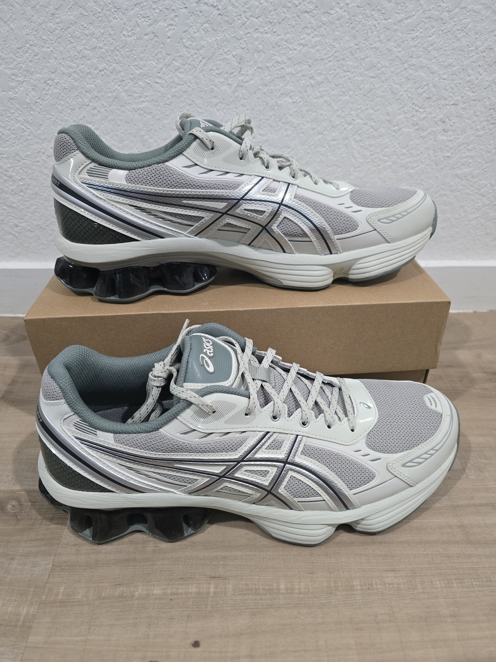 ASICS Gel Kenetic-fluent Men's Running Shoes in Light Gray and Green